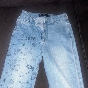 Cute high- rise mom jeans